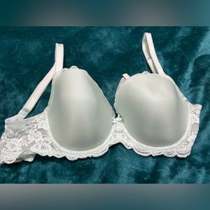 Victoria’s Secret Dream Angels lined demi baby blue bra size 34DDD. Gently used.